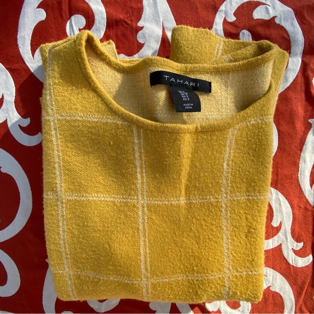 Tahari Yellow Checkered Sweatshirt size small top - Picture 10 of 10